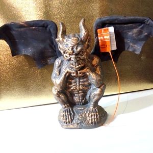 Motion activated Gargoyle  speaking, light up spooky Halloween decor NEW!